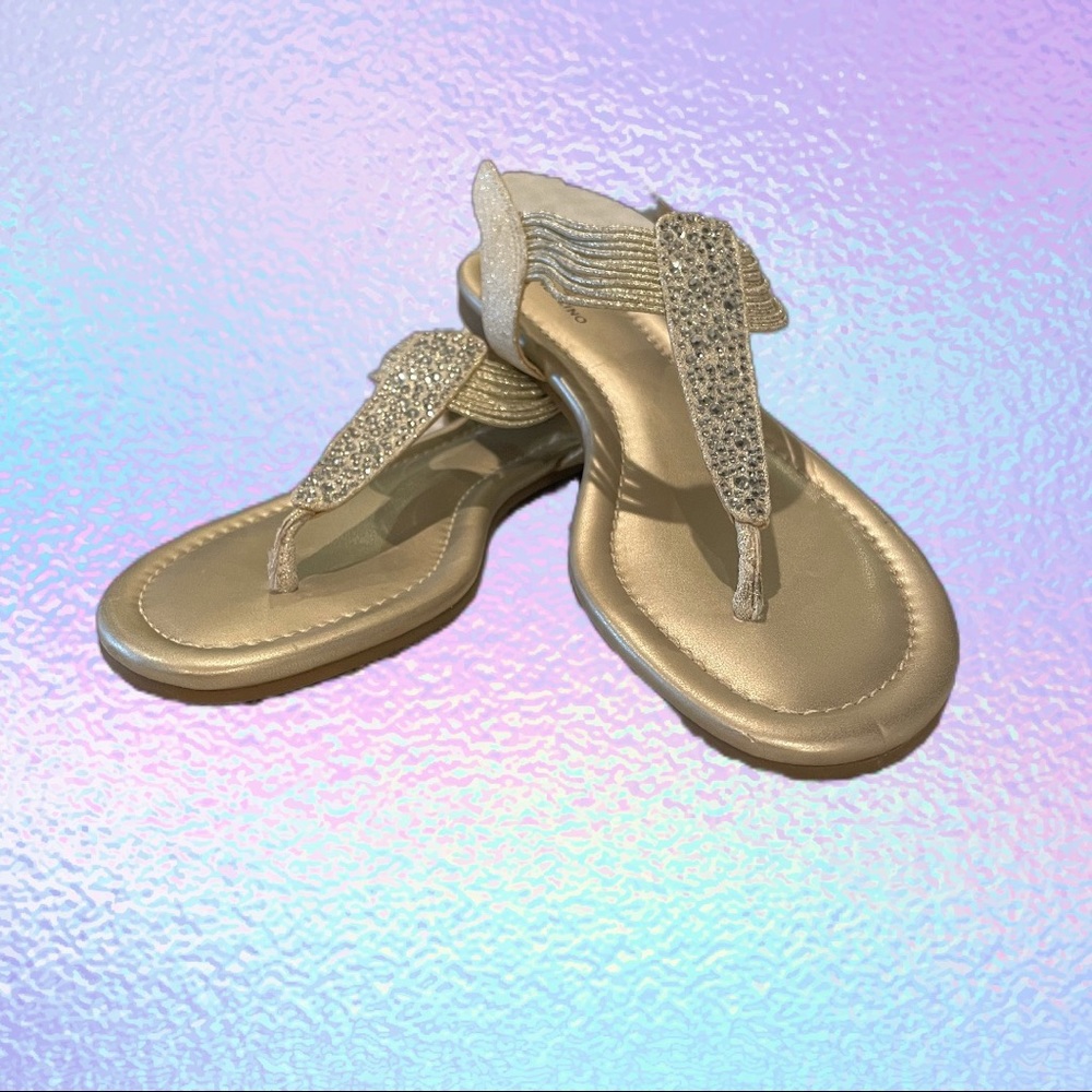 Bandolino women’s 6.5 gold dress sandals, excellent condition, little wear.